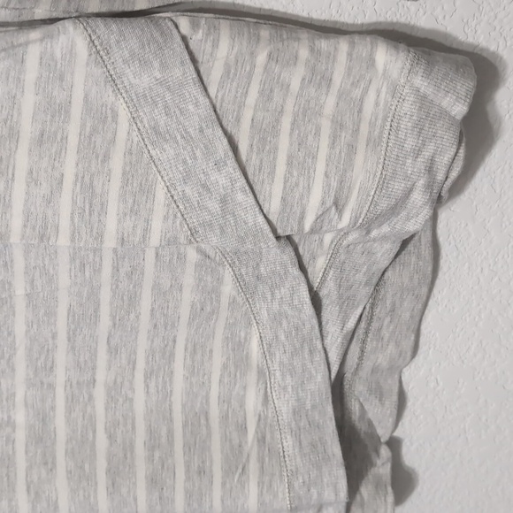 4/$12 Active Life Crossover Hem Athletic Sweatshirt Gray White Stripes Large - Picture 4 of 6